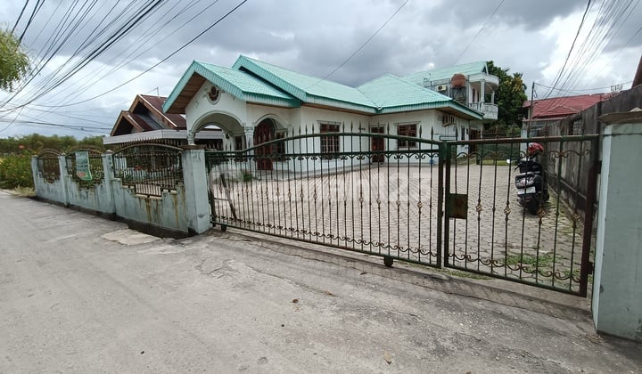 Rumah 2 Lantai Lt 810m² Di Jl. Pemuda, Payung Sekaki