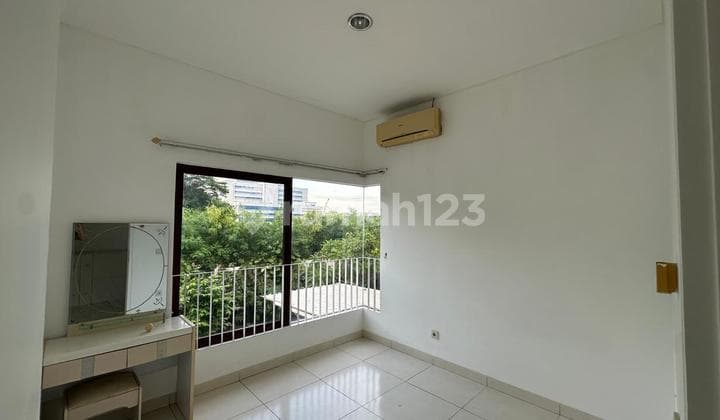 Rumah 2 Lantai di Cassia JGC, Lokasi Premium Siap Huni