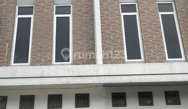 Ruko Dengan Space Parkir Luas Di Denai