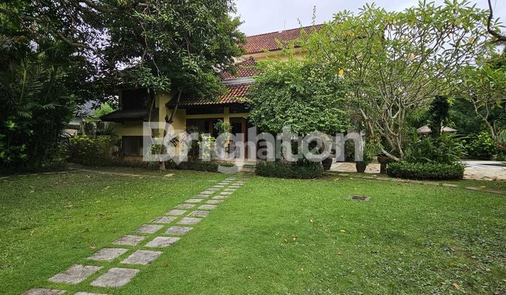 Villa 5 BR +2 1200 Sqm Berawa Beach Canggu Freehold