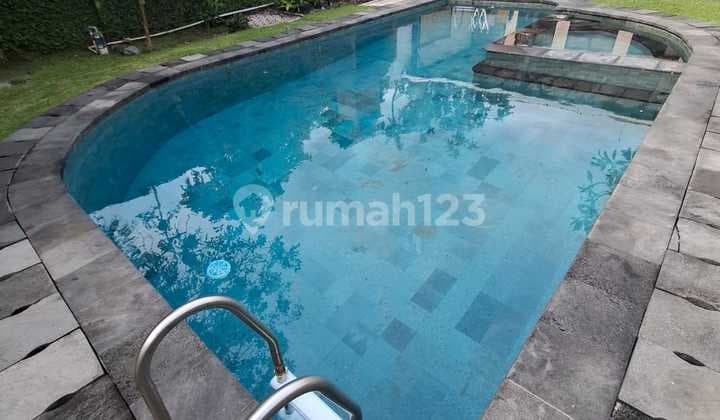 Villa 4+2 Bedroom in Kerobokan with Large Garden, Pool, and High Ceilings for Children, Bali