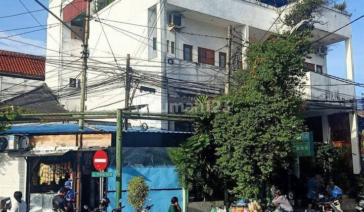 homestay rumah toko ruang usaha beroprasi jalan kaki pantai kuta