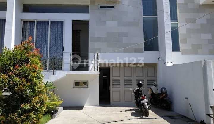 Rumah 3 Br Size 320 Sqm : Dekat Pusat Renon dengan Private Pool