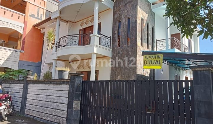 RUMAH 4KT + KAMAR PEMBANTU UNFURNISH RENON DENPASAR 200 M2 LEBIH