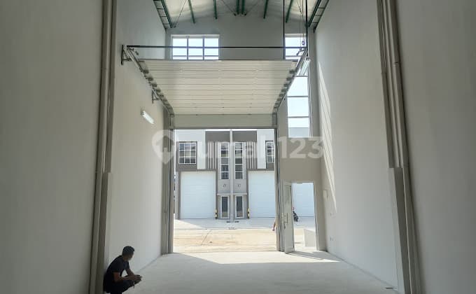 For Sale / For Rent Warehouse The Store Green Lake City 40 Feet Access