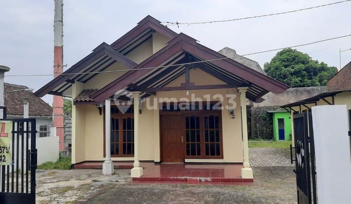 Dijual Rumah dengan Tanah Luas di Asrikaton Pakis Malang
