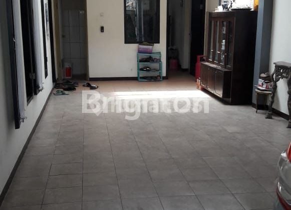 Rumah nyaman deket kampus depan jalan dilalui jalur angkot