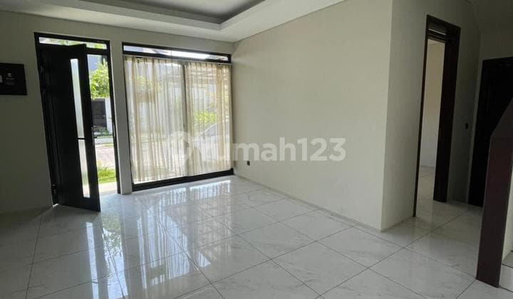 Dijual Rumah Siap Huni Nyaman dan Asri Minimalis Lokasi di Kota Baru Parahyangan Tatar Punawangi Bandung