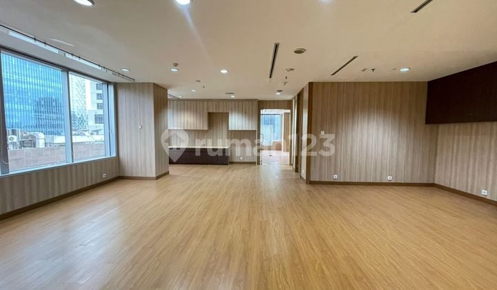 Disewa Office Space Lantai Sedang Sudirman Jakarta Selatan