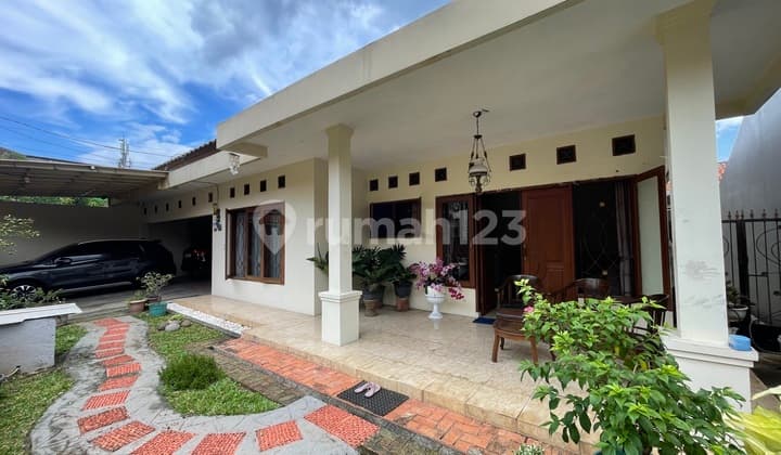 For Sale Ready-to-Occupy House in Jagakarsa, South Jakarta, Negotiable Until Deal