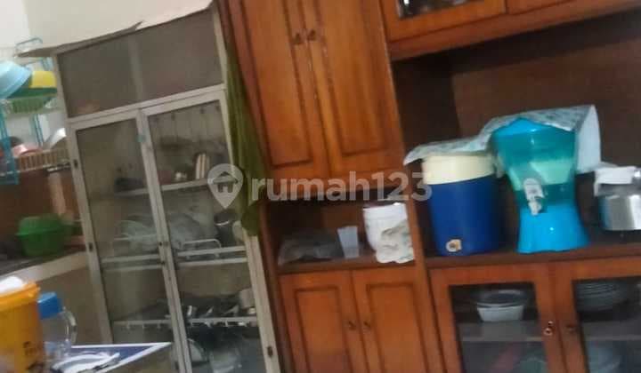Rumah Satu Setengah Lantai di Villa Tomang Tangerang Banten