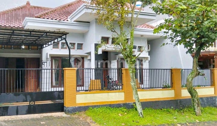 1.5 Story House Ready to Live In, Semi Furnished, Modern Minimalist, Exclusive Riverside Housing, Balearjosari, Blimbing, Malang, East Java