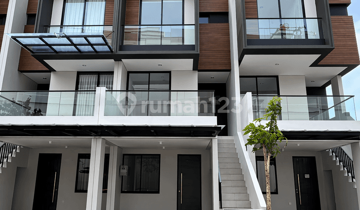 Rumah 3Lt Cluster Piano Golf Island Pik 5X15 75M2 3+1Kt Hadap Barat