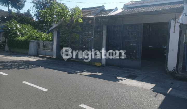 RUMAH STRATEGIS DI PINGGIR JALAN DEKAT DENGAN UPY