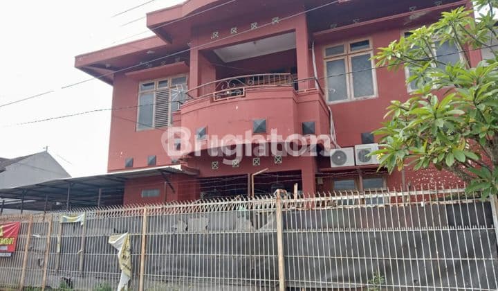 RUMAH MEWAH DALAM CLUSTER