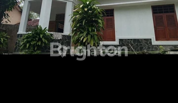 RUMAH DENGAN KONSEP VILLA