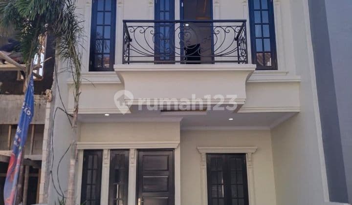 Dijual Rumah Classic Moderen
di Jagakarsa Jln Pasir Khafi 1 Jakarta Selatan
dekat Tol Andara-Desari