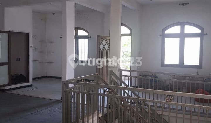 Ruko 3 lantai ngantong letak strategis jalan raya kan