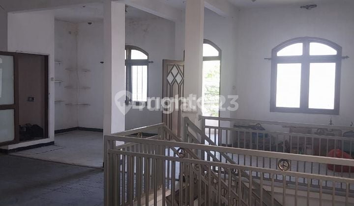 Ruko 3 lantai ngantong letak strategis jalan raya kan