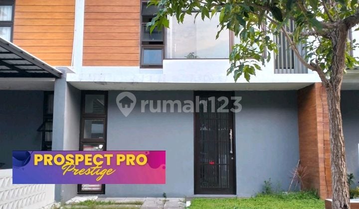 New 2-story House Fresh