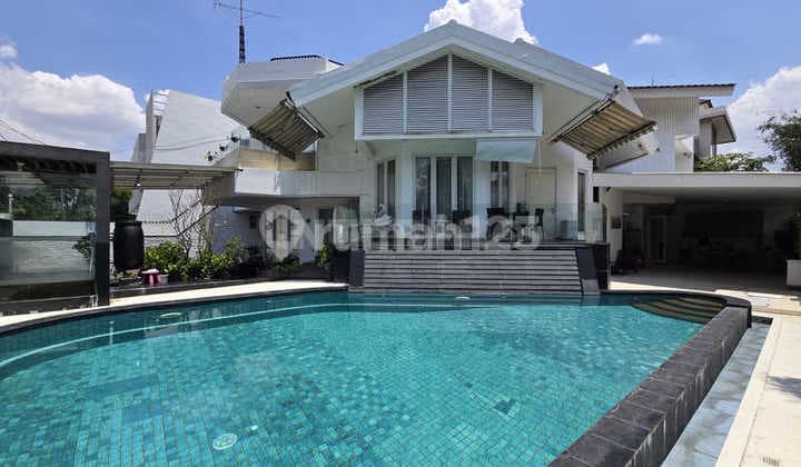 Rumah Hook 2 Lantai Puri Indah Lengkap Dengan Kolam Renang 547m2
