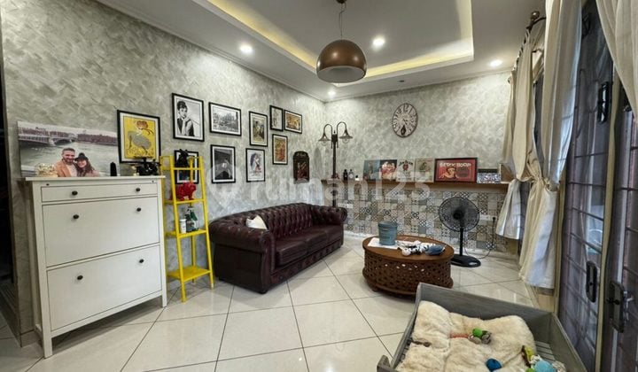 Rumah Siap Huni Taman Ratu Semi Furnished Hadap Timur - LT 200M2