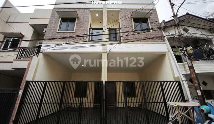 Brand New 3-Story House for Sale in Tanjung Duren Facing North - 52M2