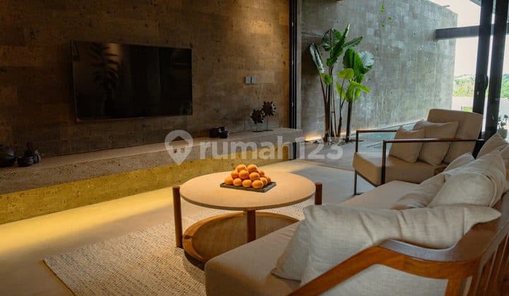 MODERN LIVING VILLA WITH GREEN RICE FIELDS VIEW IN CANGGU