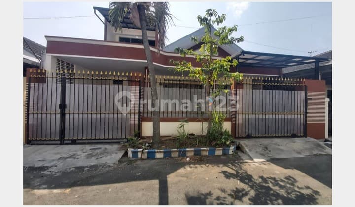 HOUSE ON BUNGA-BUNGA STREET, SUITABLE FOR RESIDENCE OR BOARDING HOUSE NEAR UB SUHAT MALANG