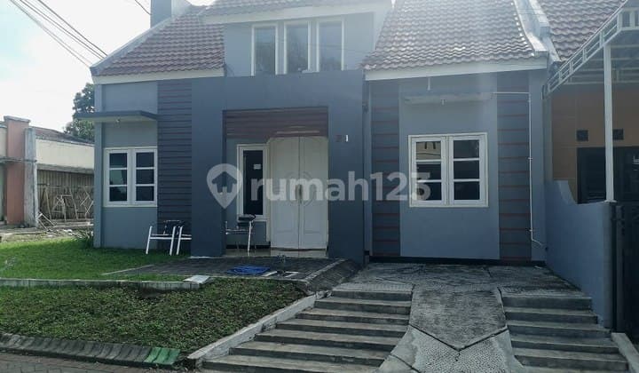 RUMAH HOOK SIAP HUNI DI PERUM SINGOSARI MALANG