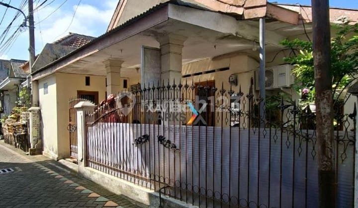 Rumah Daerah Jl. Kaliurang, Klojen, Malang Cocok untuk Hunian atau Rumah Kos