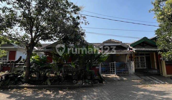 Rumah Klasik Murah di PBI Araya, Blimbing, Malang Fasilitas Lapangan Golf dan Club House