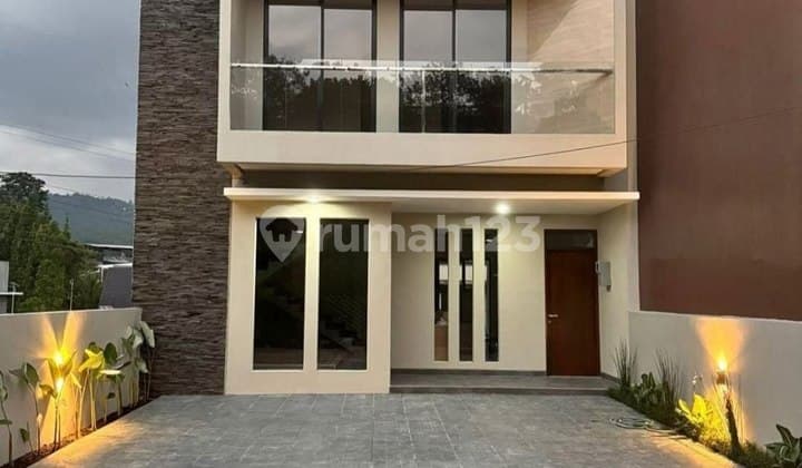 Rumah 2 Lantai Siap Huni di Kawasan Elite Dago Strategis
