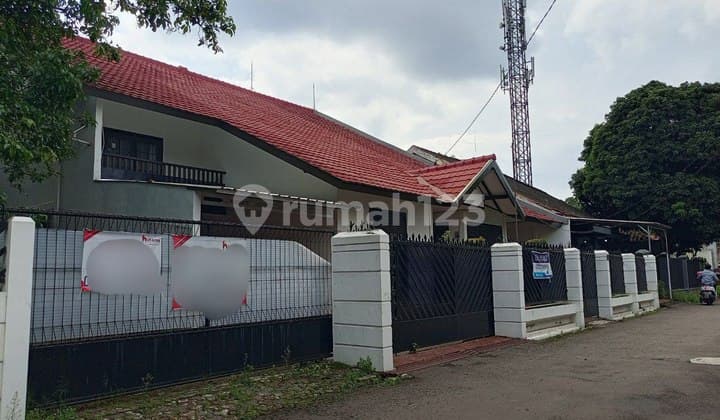 Rumah Luas di Pusat Kota Bandung Strategis Dekat Turangga