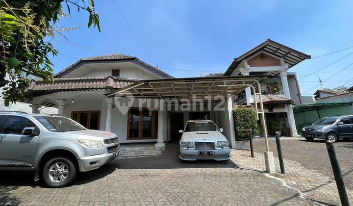 Rumah dan Kantor di Lingkungan Strategis Cikutra