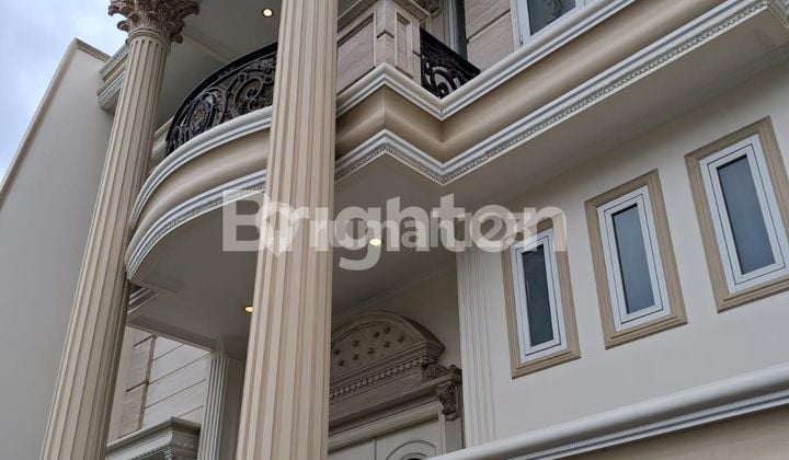 Dijual. Rumah Mewah Green Garden 2,5 Lantai + Mezzanine. Siap Huni. Hadap Selatan