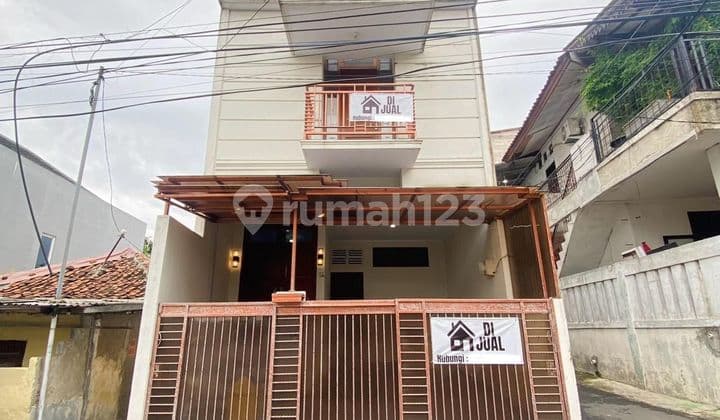 For Sale Rumah 3 Lt di Psr. Minggu - Unfurnish & Lokasi Strategis
