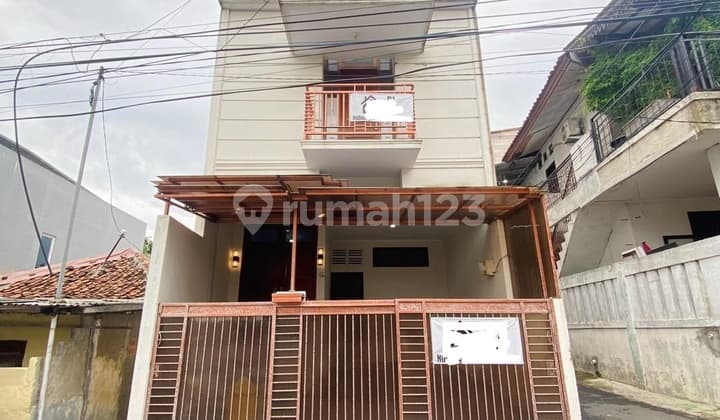 Rumah Sewa di Pasar Minggu - bisa untuk Kantor & Unfurnished