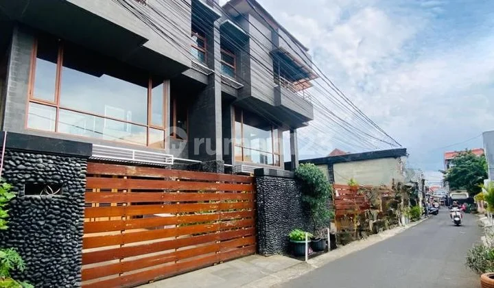 Rumah Kaca Modern Baru di Pejaten, Tersedia 2 Unit Kavling