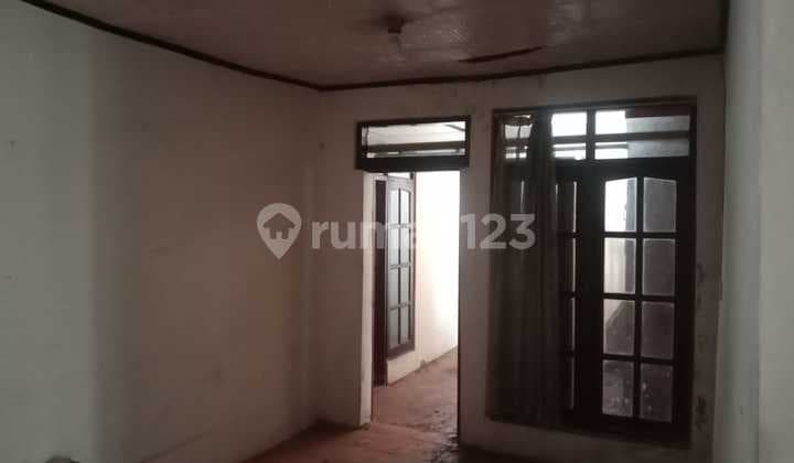 Rumah Murah Tinggal Renov di Jalan Saturnus Margahayu Raya