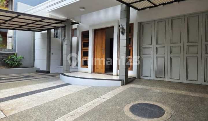Dijual Rumah Siap Pakai Dalam Komplek Singgasana Pradana Mekar Wangi Bandung