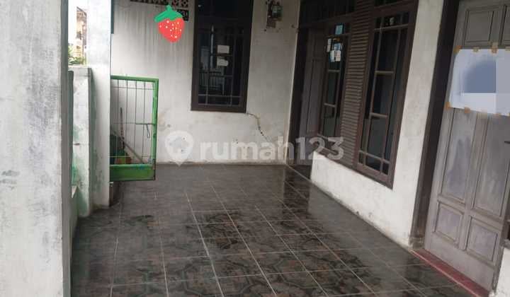 For Sale Old Corner House in Riung Bandung