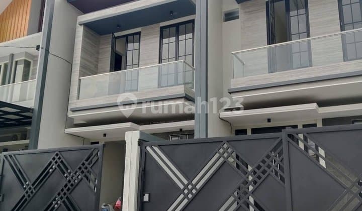 Rumah Manyar Baru Modern 2 Lantai SHM