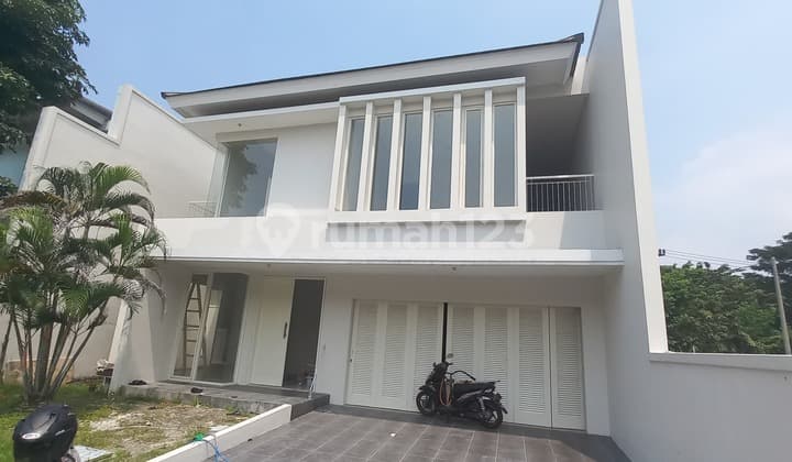 Rumah Manyar Baru 2lantai Hgb Bagus Row Lebar Nyaman