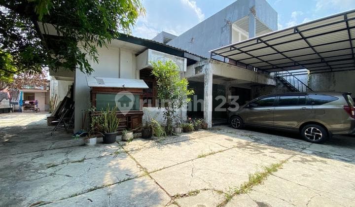 For Sale Rumah Bagus Semi Furnished SHM Otista, Jakarta Timur