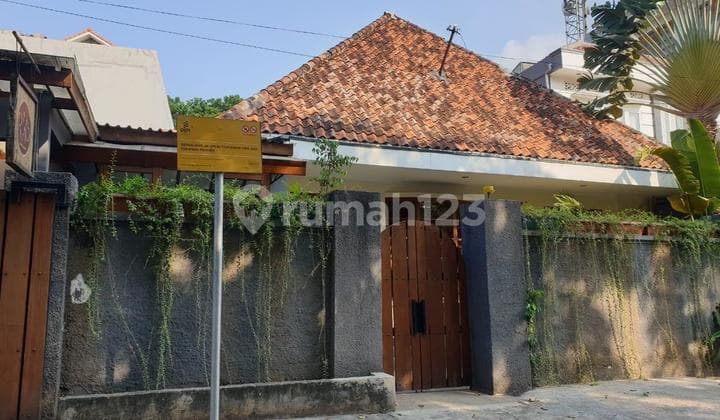 Rumah Bagus Semi Furnished SHM Setiabudi, Jakarta Selatan