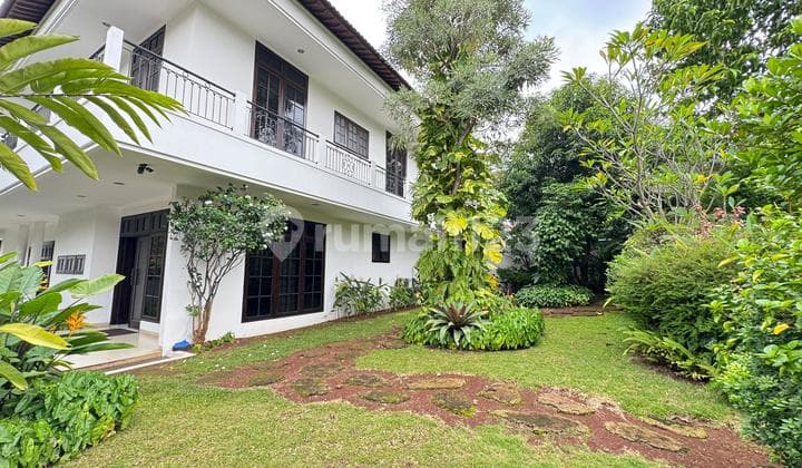 Rumah 2 Lantai Bagus Semi Furnished SHM di Puri Cinere, Depok