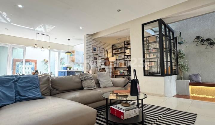 Dijual Rumah Bagus Semi Furnished SHM Lebak Bulus, Jakarta Selatan