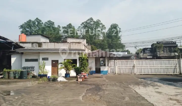 Large Strategic Warehouse on the Roadside in Balaraja