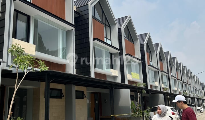 Rumah 3 Lantai di Bali Resort Sepatan ~ Mauk, Tangerang